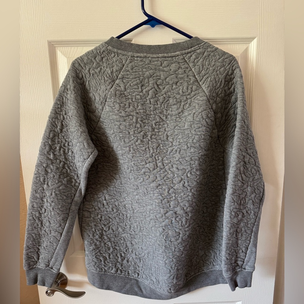 Nike Women's Quilted Gray Crewneck Sweatshirt Size Medium - Picture 2 of 5